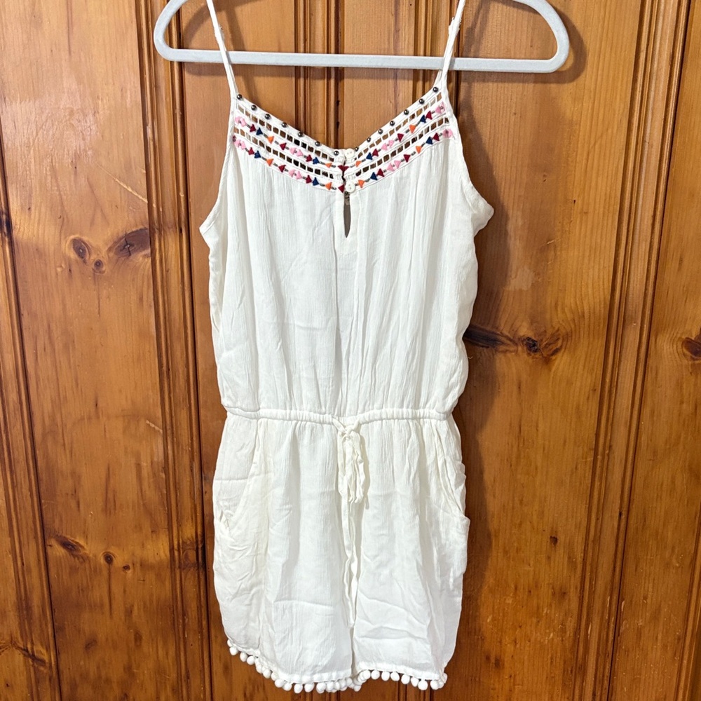 NEW! Alya from Francesca’s White Romper with Embroidered Details - Size Medium